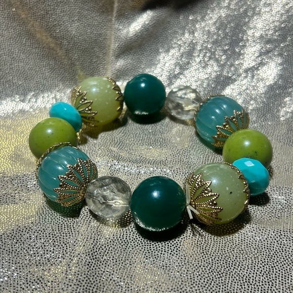 Vintage Chic Multicolor Beaded Bracelet with Gold Accents - Picture 2 of 4